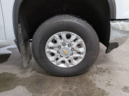 Used 2025 Chevrolet Silverado 3500 LT w/ Safety Package AWD/4WD image 32