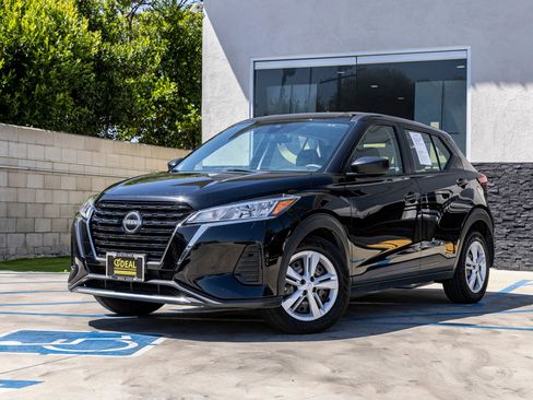 Used 2023 Nissan Kicks S FWD image 4