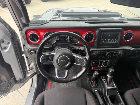 Used 2018 Jeep Wrangler Unlimited Rubicon w/ Dual Top Group AWD/4WD image 16