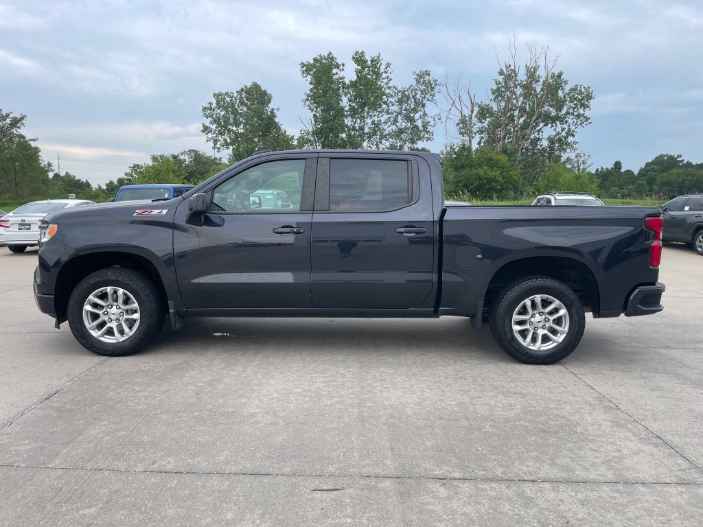Used 2022 Chevrolet Silverado 1500 RST AWD/4WD image 2