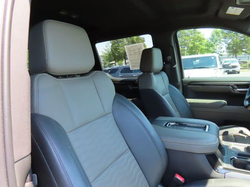 Used 2022 Chevrolet Silverado 1500 ZR2 w/ Technology Package AWD/4WD image 37