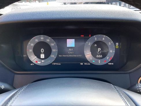 Certified 2025 Land Rover Range Rover Velar Dynamic SE AWD/4WD image 13