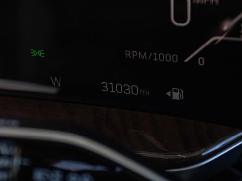 Used 2025 Cadillac Escalade Premium Luxury Platinum image 17