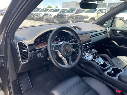 Used 2023 Porsche Cayenne AWD/4WD image 11