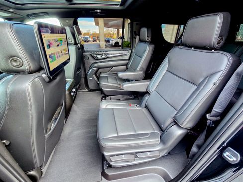 Used 2023 GMC Yukon XL Denali w/ Max Trailering Package image 33