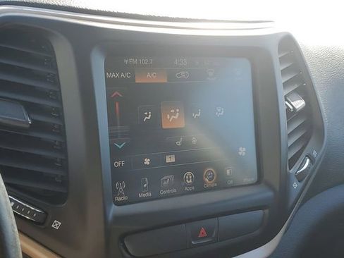 Used 2016 Jeep Cherokee Latitude w/ Cold Weather Group image 17