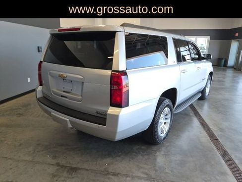 Used 2018 Chevrolet Suburban LT w/ Luxury Package AWD/4WD image 10