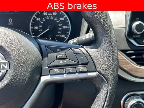 Used 2024 Nissan Altima 2.5 SV FWD image 24