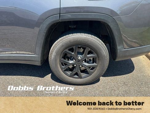 Used 2025 Jeep Grand Cherokee L Altitude RWD image 16