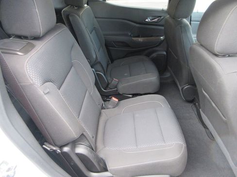 Used 2023 GMC Acadia SLE w/ Driver Convenience Package image 19