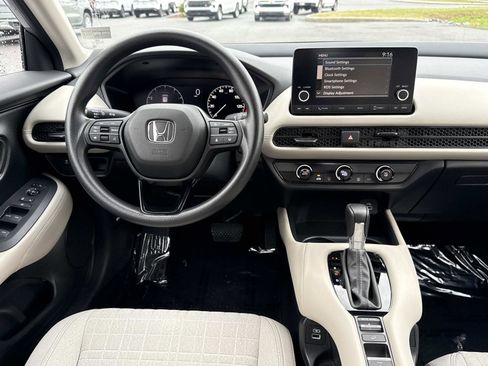 Used 2023 Honda HR-V LX image 2