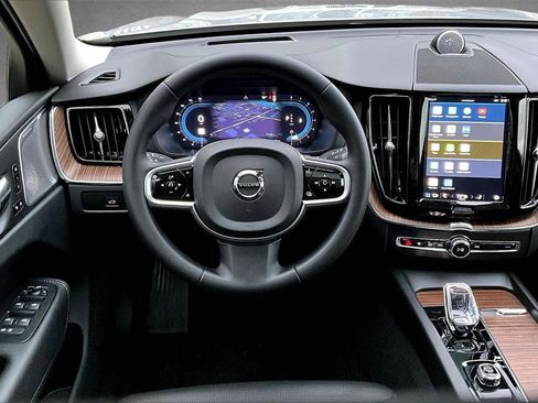 Certified 2023 Volvo XC60 B5 Ultimate image 8