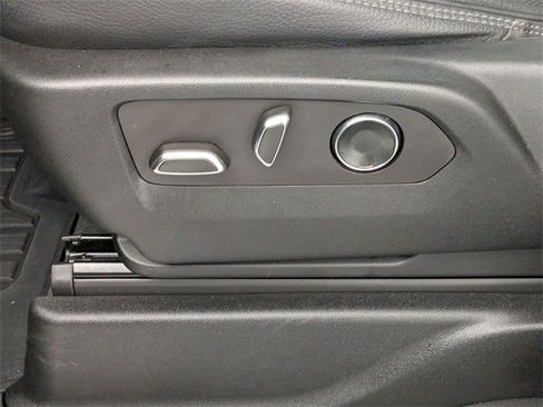 Used 2021 GMC Yukon XL Denali image 15