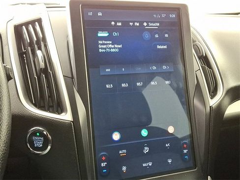 Used 2022 Ford Edge SE w/ Black Appearance Package image 4