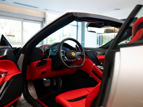 Used 2024 Ferrari Roma Spider image 41