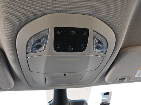 Used 2023 Chrysler Pacifica Touring-L FWD image 17