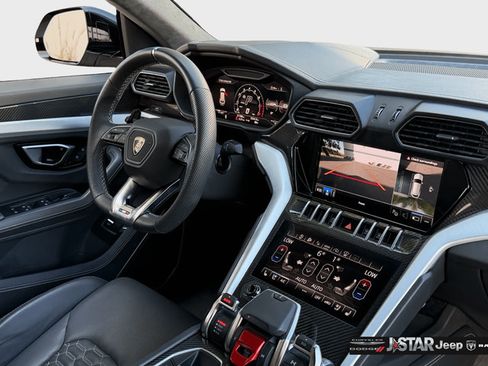 Used 2022 Lamborghini Urus AWD/4WD image 22