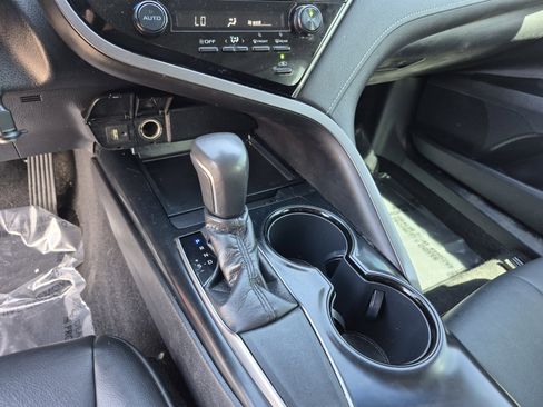 Used 2019 Toyota Camry SE FWD image 12