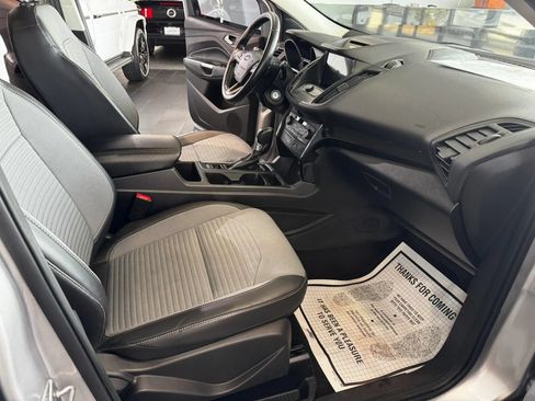 Used 2017 Ford Escape SE w/ Equipment Group 201A FWD image 11