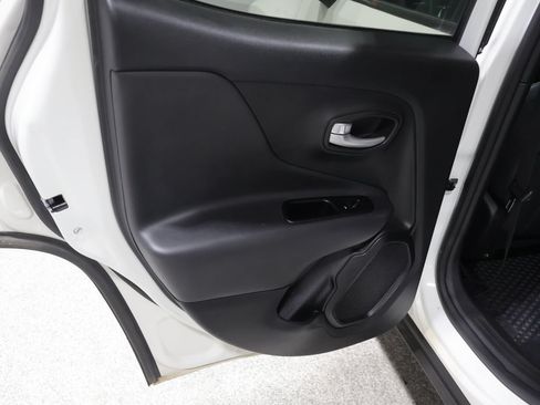 Used 2023 Jeep Renegade Trailhawk w/ Trailhawk Elite Group AWD/4WD image 19