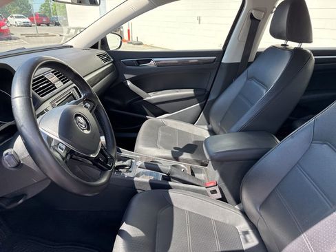 Used 2018 Volkswagen Passat 2.0T SE FWD image 20