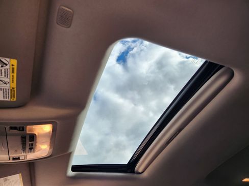 Used 2019 Toyota Highlander XLE image 27