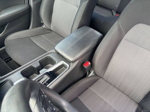 Used 2025 Nissan Sentra SV FWD image 34