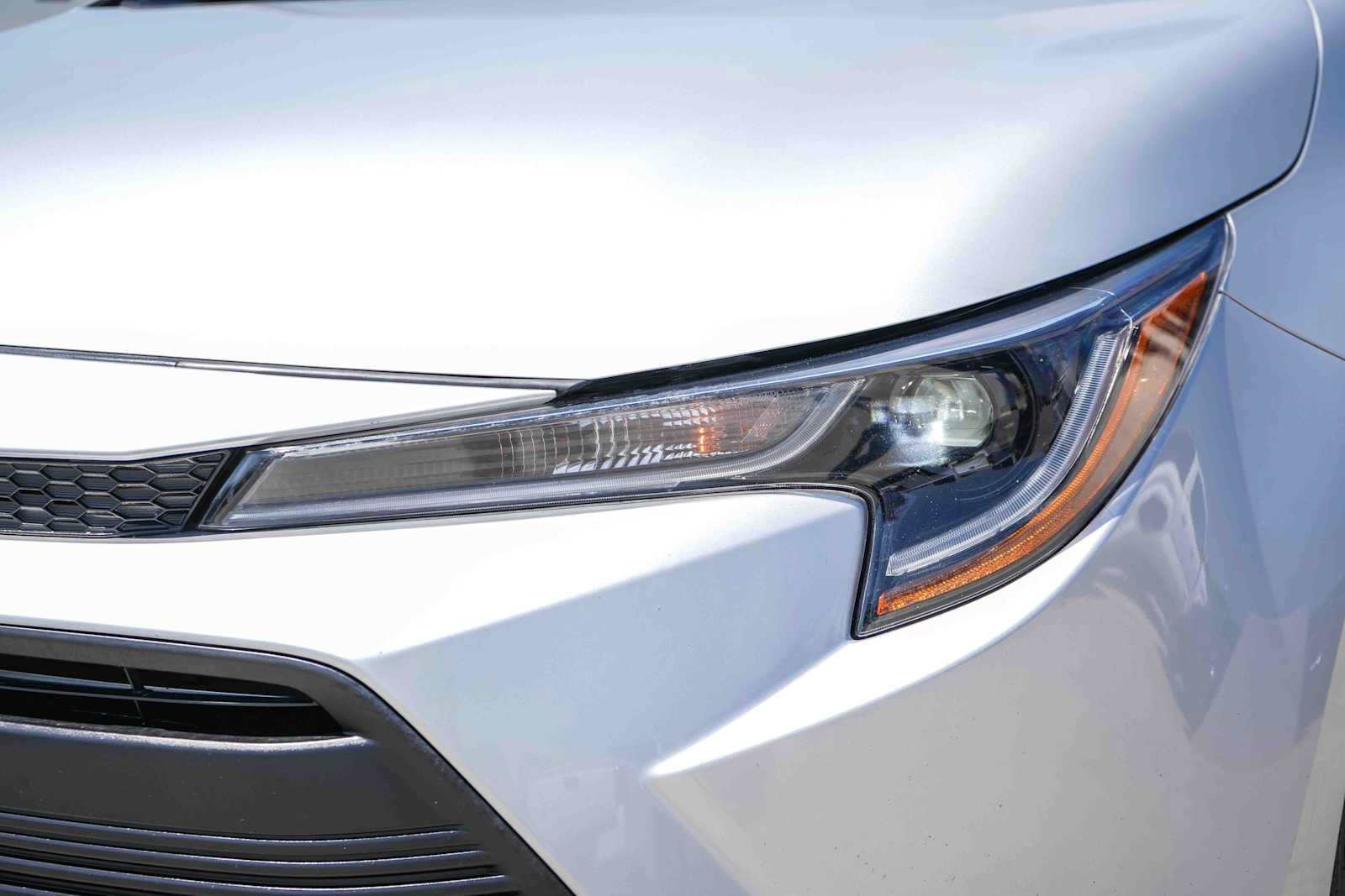 Used 2023 Toyota Corolla LE FWD image 3