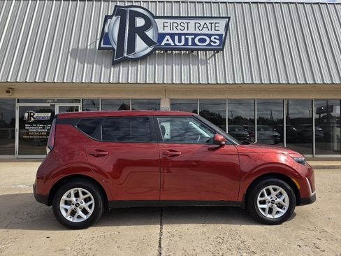 Used 2025 Kia Soul S FWD image 9