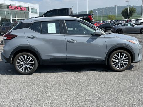 Used 2024 Nissan Kicks SV FWD image 3