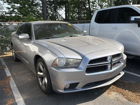 Used 2013 Dodge Charger SXT w/ Rallye Appearance Group RWD image 3