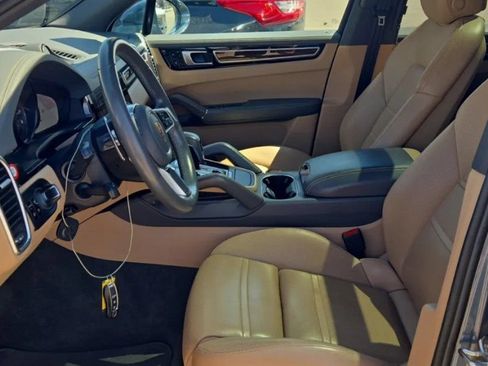 Used 2019 Porsche Cayenne S AWD/4WD image 4