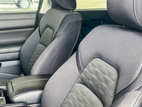 Used 2025 Nissan Pathfinder SV FWD image 23