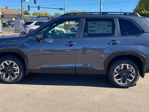 Used 2025 Subaru Forester Premium image 8