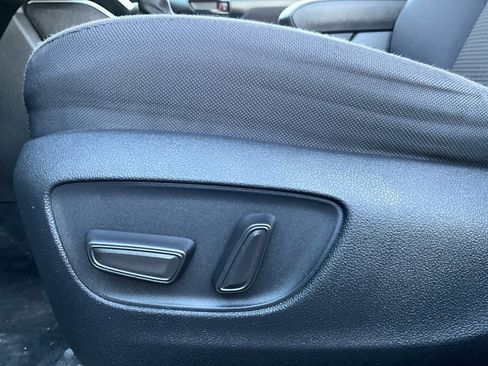 Used 2022 Toyota Highlander LE image 25