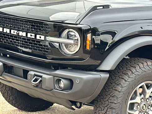 New 2025 Ford Bronco Badlands image 2
