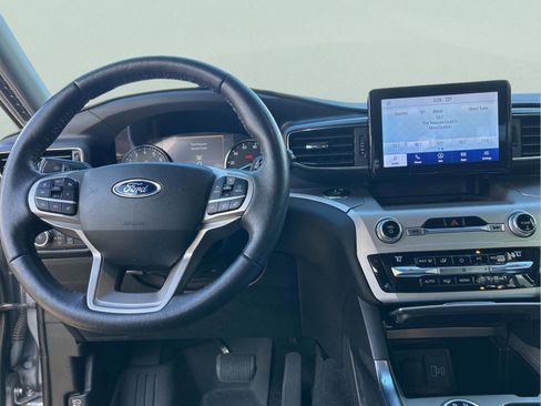 Used 2021 Ford Explorer XLT w/ Equipment Group 202A image 11