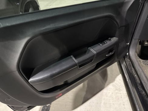 Used 2010 Dodge Challenger SE image 5