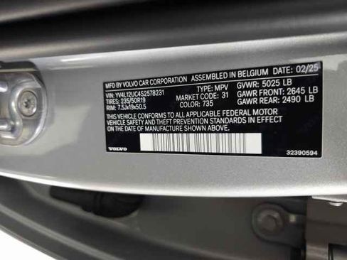 Certified 2025 Volvo XC40 B5 Plus image 36