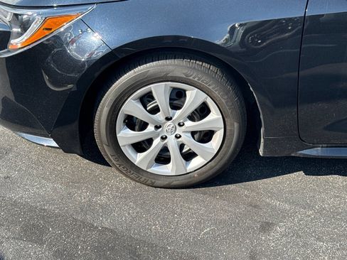 Used 2025 Toyota Corolla LE FWD image 20