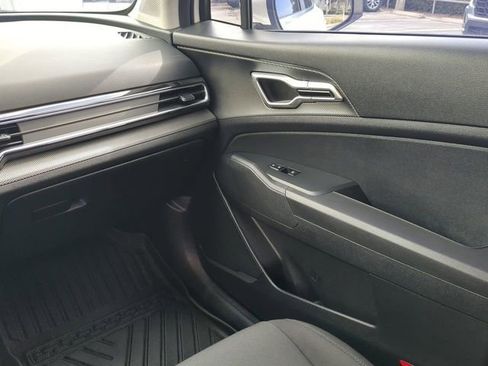 Used 2024 Kia Sportage LX image 18