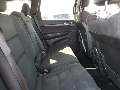Used 2019 Jeep Grand Cherokee Laredo AWD/4WD image 25