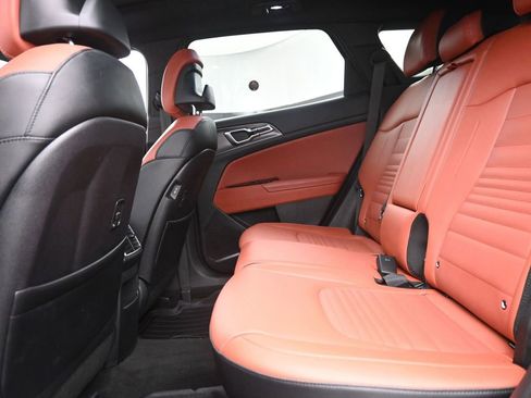 Used 2023 Kia Sportage SX image 11