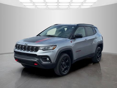 Used 2023 Jeep Compass Trailhawk w/ Trailhawk Convenience Group image 3