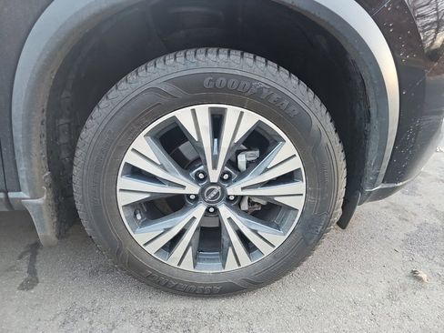 Used 2023 Nissan Rogue SV image 29