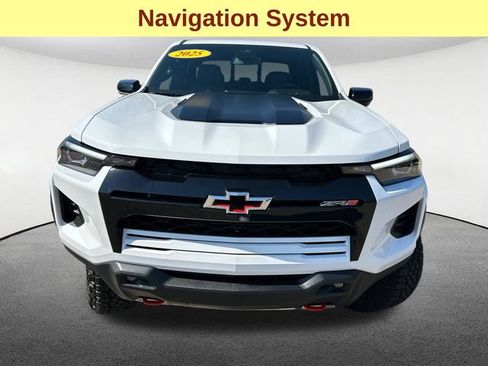 Used 2025 Chevrolet Colorado ZR2 w/ Technology Package AWD/4WD image 4