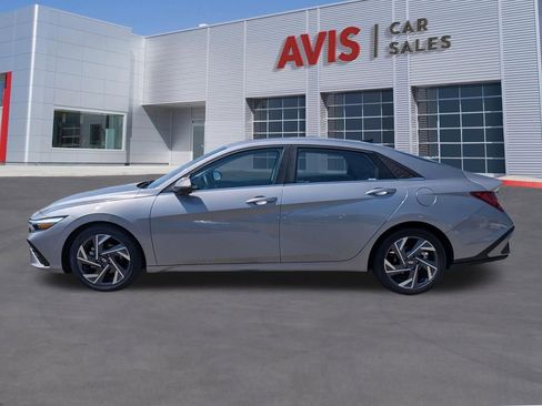 Used 2025 Hyundai Elantra Limited FWD image 10