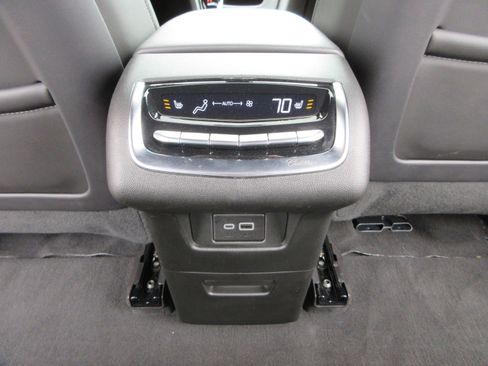 Used 2025 Cadillac XT6 Sport w/ Technology Package image 26