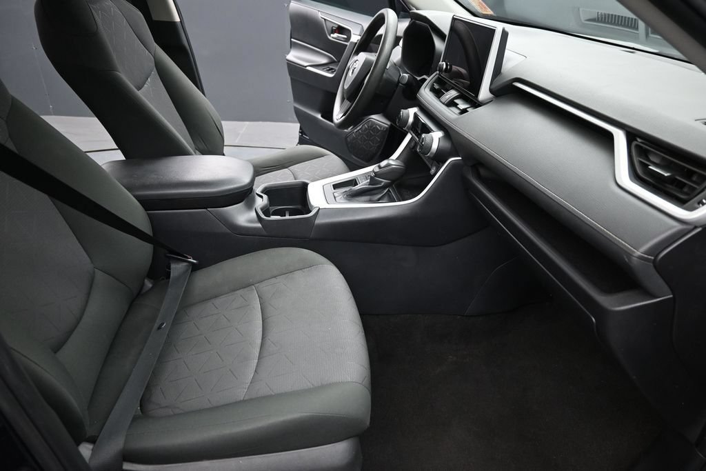 Used 2024 Toyota RAV4 XLE FWD image 20