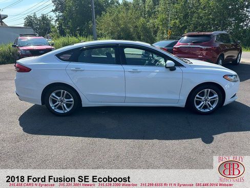 Used 2018 Ford Fusion SE w/ Fusion SE Technology Package FWD image 2